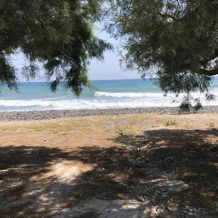 33 * مونوليثوس
